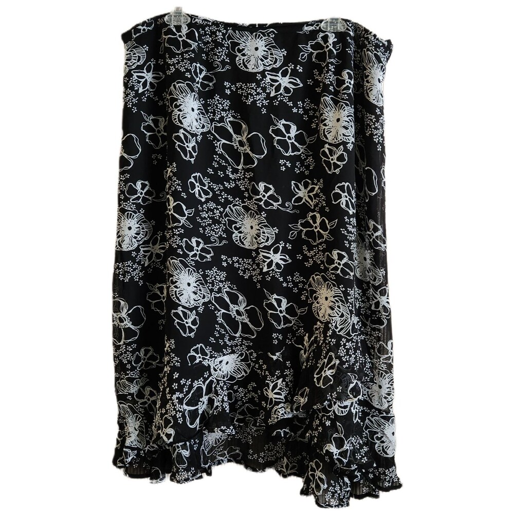 JM Woman Collection Skirt Size 18W Black White Floral Side Zip Flattering